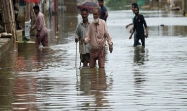 باران های سیل آسا در پاکستان ۳۴۰ قربانی گرفت