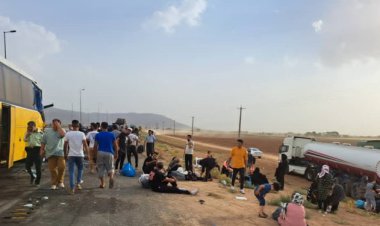 تصادف اتوبوس در محور قم-اراک ۱۴مصدوم بر جای گذاشت