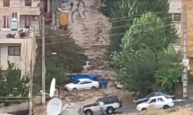 خسارت شدید سیل به خودروهای مردم در رودهن