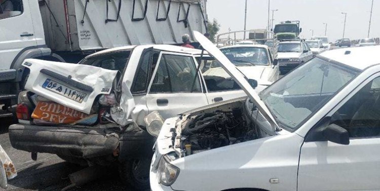 تصادف زنجیره‌ای ۹ دستگاه خودرو در شیراز
