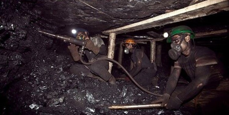 ادامه عملیات نجات دو محبوس شده در معدن کرومیت/بیل مکانیکی نجات‌گر هم زیر آوار ماند 