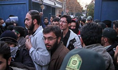 عکس | مدیر شبکه سه  در حمله به سفارت انگلیس!