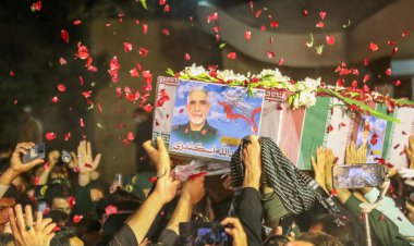 استقبال از پیکر شهید اسکندری در شیراز| عکس