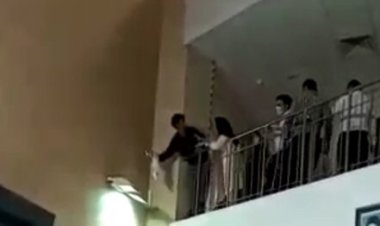 ببینید| لحظه جنون‌آمیز تهدید یک پدر به پرت کردن نوزاد از بالکن