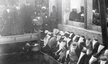 مراسم روضه محرم در یک خانه در دوره قاجار