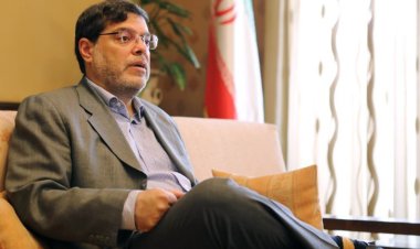 حمله به رشدی در آستانه توافق عجیب است
