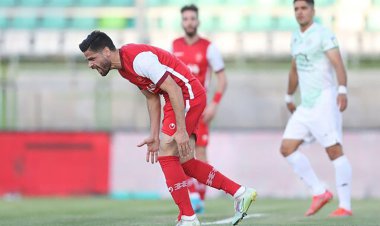 زور پرسپولیس به ذوب‌آهن ۱۰ نفره نرسید