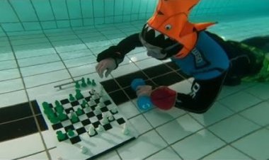 تصاویری از مسابقات جهانی شطرنج زیر آب!