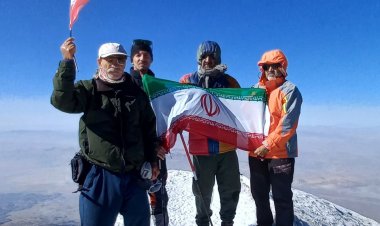 صعود کوهنوردان ارسنجان به قله آرارات ترکیه