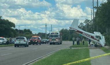 ببینید| لحظه سقوط وحشتناک هواپیما وسط بزرگراه