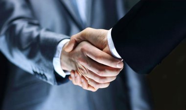 عاملی که دست دادن را به یک رسم جهانی تبدیل کرد