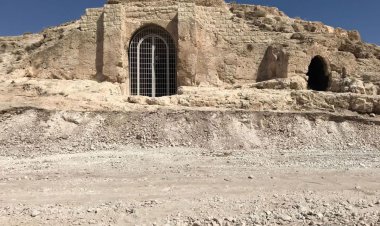 حریم مسجد سنگی داراب با لودر تخریب شد