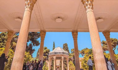 حافظ در شیراز بی پرده روی صحنه می رود!