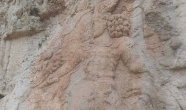 بزرگترین کتیبه دنیا در کازرون نگهداری می‌شود