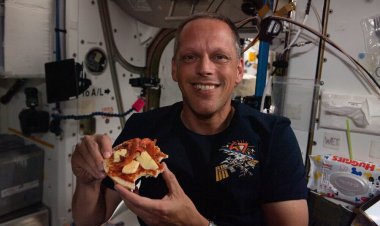 ببینید| پیتزاخوری جالب در ایستگاه فضایی!