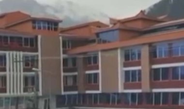 لحظه ریزش هتلی در پاکستان پس از سیلاب