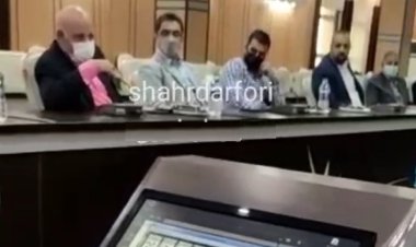 ببینید| پاسور بازی در جلسه شهرداری؟  