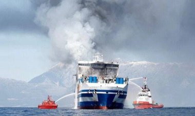 آتش سوزی کشتی حامل ۳۰۰ نفر در آب‌های سوئد    