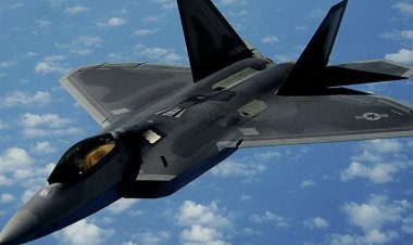 ببینید | رقص پرنده شکاری F۲۲ در آسمان