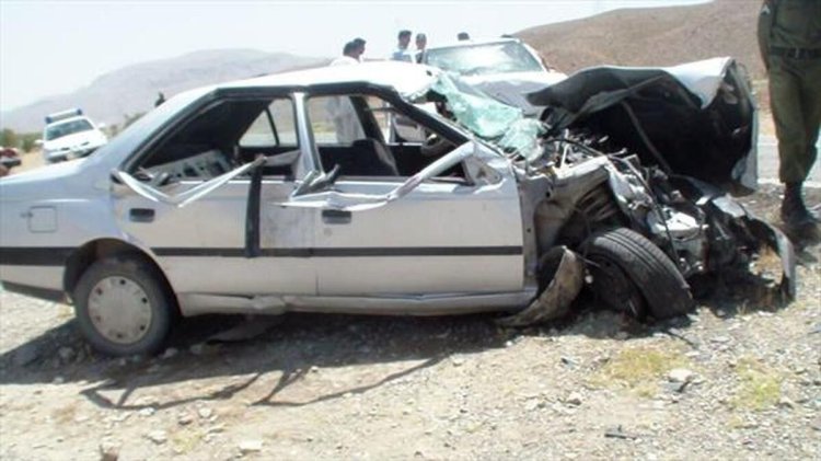 برخورد دو خودروی سواری در فارس ۳ کشته بر جای گذاشت