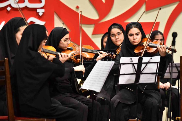 دختران دانش‌آموز شیرازی برای رشته موسیقی ثبت‌نام کردند