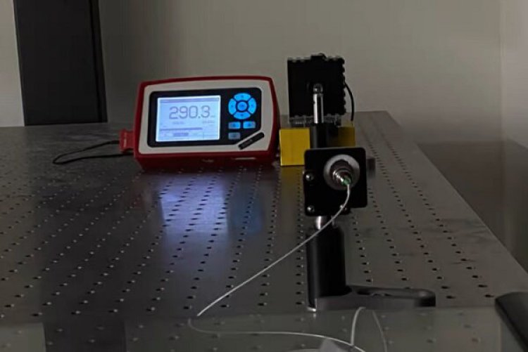 ابداع شارژر لیزری مادون قرمز با قابلیت شارژ بی سیم تا فاصله ۳۰ متری    