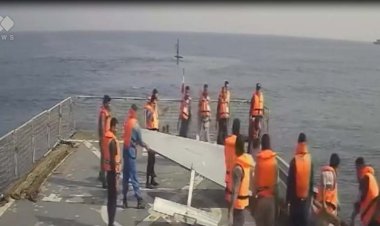 توقیف دو شناور آمریکایی توسط ناوشکن ایرانی