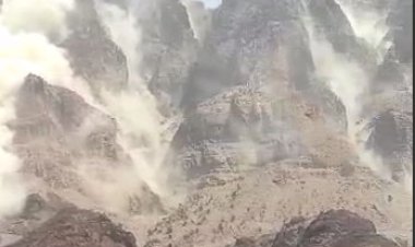 ریزش کوه در رضوان از توابع بخش فین به دنبال زلزله ۵/۴ ریشتری
