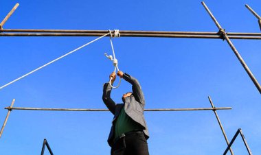 نجات معجزه‌آسا؛ چوبه‌ دار، کار نکرد!