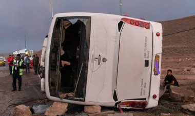 واژگونی اتوبوس حامل زائرین در مسیر ایلام - مهران