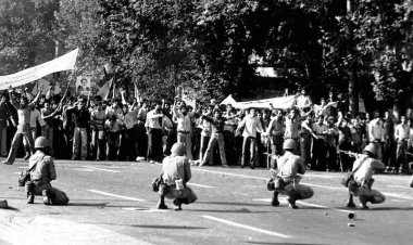 ۱۷ شهریور، روزی که کمر طاغوت شکست