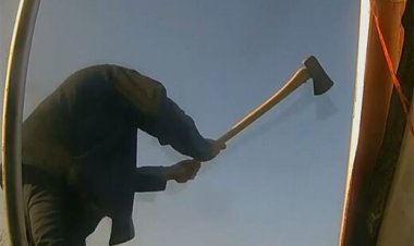 ببینید |سرقت وحشیانه با تبر در روز روشن!