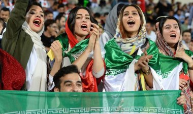 کنایه ضرغامی به مخالفان حضور زنان در ورزشگاه‌ها