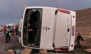 ۲۰ مصدوم در واژگونی مینی بوس حامل زائران در دهلران