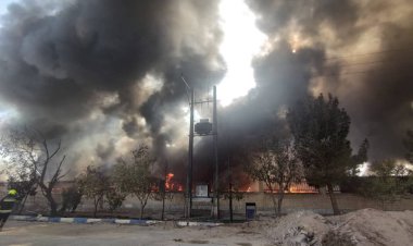 حریق گسترده در شهرک صنعتی کمشچه