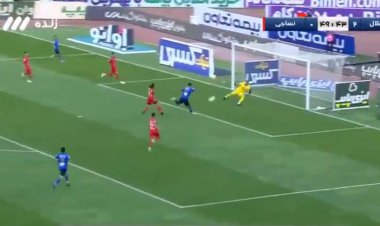  گل سوم استقلال به نساجی توسط محبی در دقیقه ۵۰