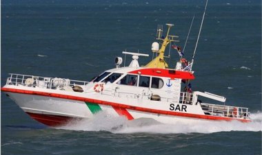 مهار آتش‌سوزی موتورلنج صیادی در دیّر