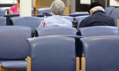 بیماران انگلیسی: لغو نوبت‌های معاینه پزشکی به خاطر تشییع جنازه ملکه نفرت انگیز است