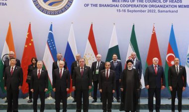 ماجرای عکس حاشیهساز رئیسی در اجلاس شانگهای