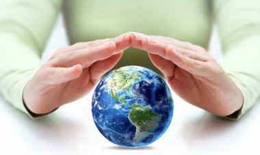 2 دختر نوجوان فارسی در جمع برندگان ملی مسابقه هنری UNEP