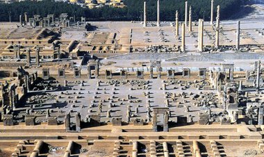 وقتی کاهگل‌ها بر دیوار‌های تخت جمشید خراب می‌شوند + تصاویر