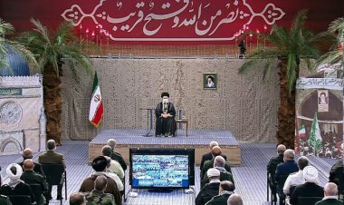 رهبر معظم : وقتی در وسط یک حادثه هستیم درست نمی‌شود ابعاد آن را شناخت