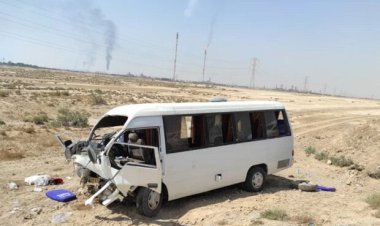 مصدومیت ۱۰ نفر در ایذه در پی واژگونی مینی بوس