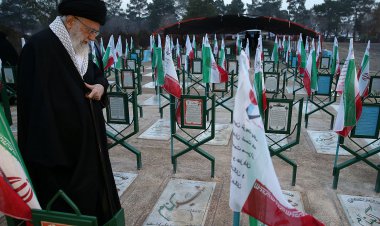 رهبر معظم انقلاب: پیام شهیدان است که ایستادگی برابر شیطان‌ها به پیروزی می‌رسد