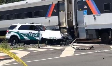 ببینید | لحظه هولناک مصدومیت شدید یک زن جوان در پی برخورد قطار به ماشین پلیس