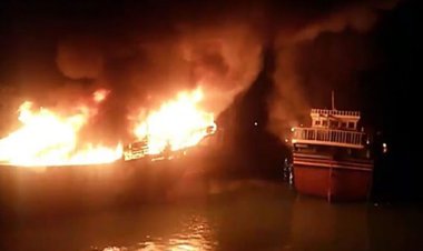 حریق به جان لنج باری در دیلم افتاد