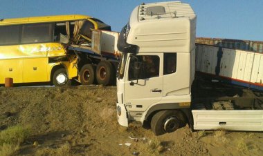 ببینید| لحظه هولناک  تصادف اتوبوس  و تریلی