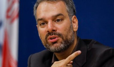 نماینده مرودشت: باید مردم‌داری کنیم/هیچ فرقی بین برجام رئیسی با روحانی نیست