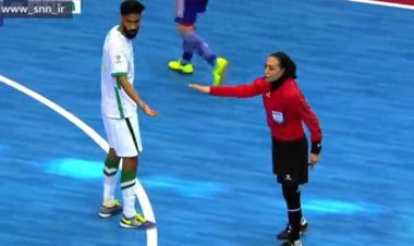 ببینید | قضاوت داور زن  شیرازی  در فوتسال  مردان آسیا