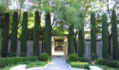 ریشه سرو، د‌‌ر خاک شیراز مي‌ماند‌‌